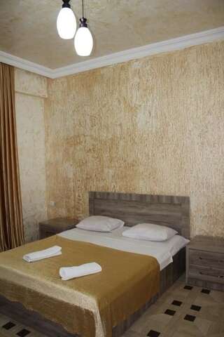 Отель Hotel Kazbegi Батуми Двухместный номер с 1 кроватью и балконом-7