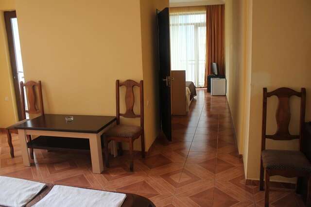Отель Hotel Kazbegi Батуми-7